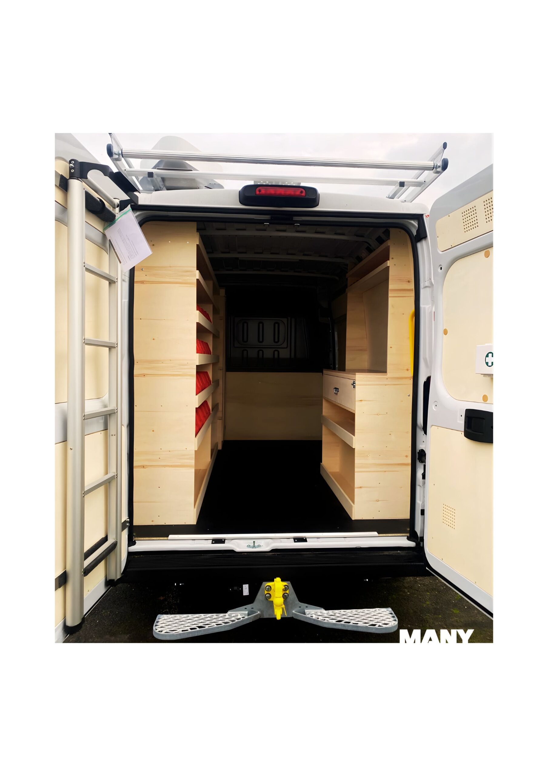 TYPE 7, Étagères Gauche + Établi Droite (sur fourgon) MANY